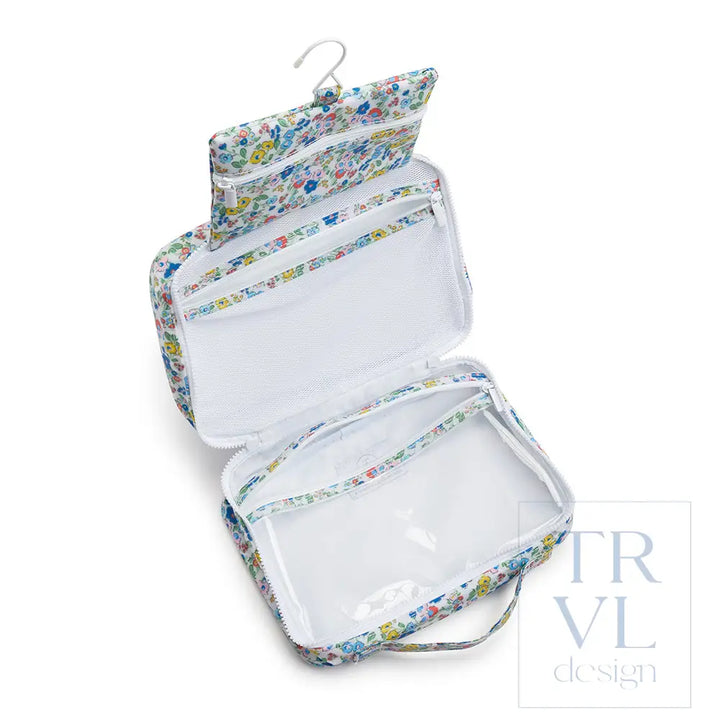 Bundle Up Hanging Toiletry Bag - Posies - Cosmetic & Toiletry Bags