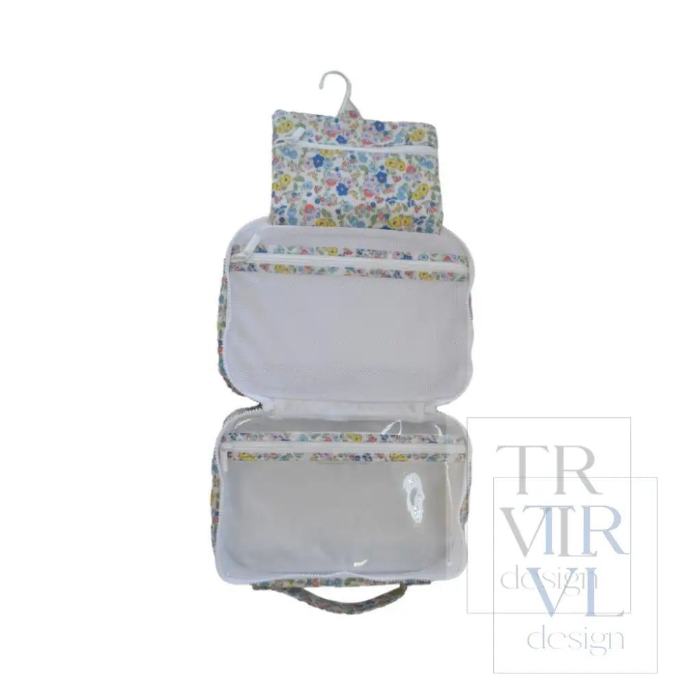 BUNDLE UP Hanging Toiletry Bag - POSIES