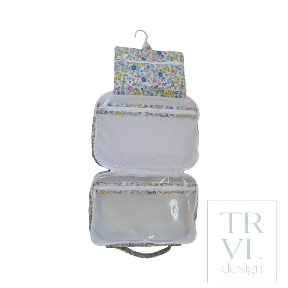 Hanging Toiletry Bag - Bundle Up - Posies - Cosmetic &amp; Toiletry Bags